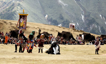Royal Highlander Festival of Laya, mask dance by locals