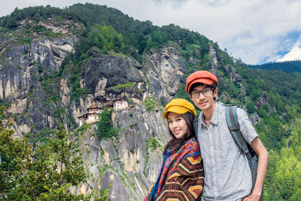 Couple on the way to Taktshang