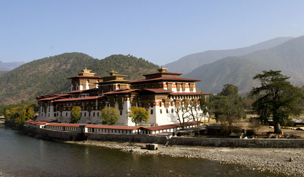 Punakha Dzong. Places to visit in Punakha
