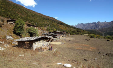 Woche Village duirng the Snowman Trek