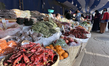 Travelers can visit Thimphu weekend market.