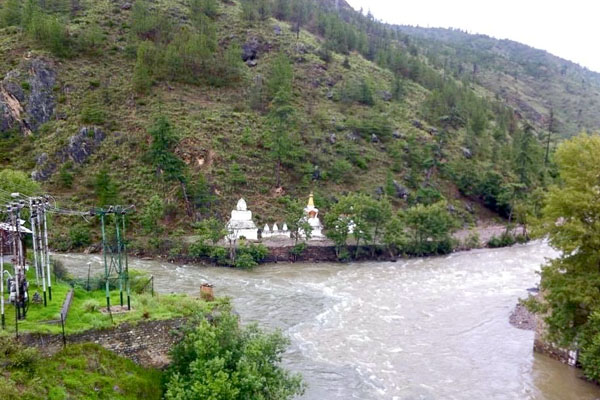 Chhu Zomsa between Paro and Thimphu