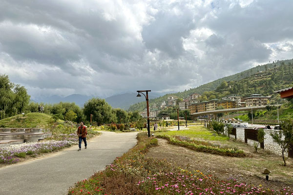 Walking path or jogging tracks