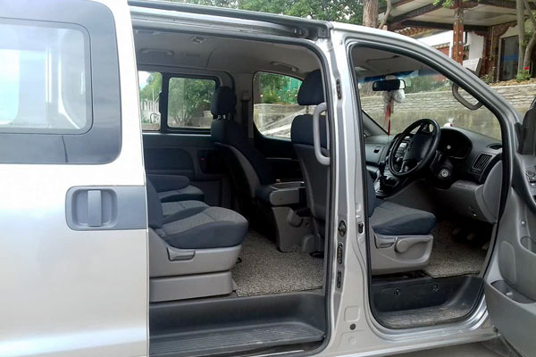 Hyundai H1 Inside photo