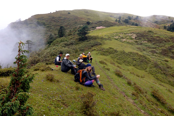 Sagala Trek in Bhutan. Guest taking rest and enjoying tea during the trek