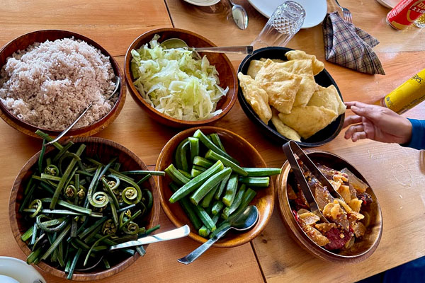Sikam Paa with other side dish