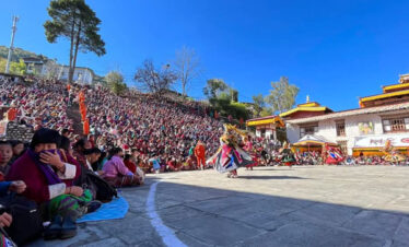 Public witnessing the Mongar Festival