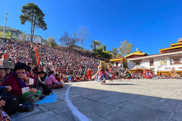 Public witnessing the Mongar Festival