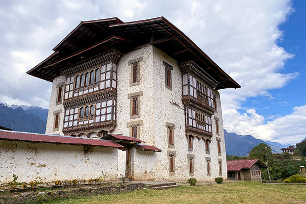 Dungkar Naktshang in Lhuentse