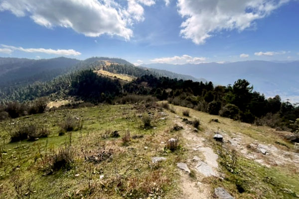 On the way Jele Dzong