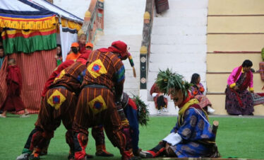 Group of Atasara entertaining the program