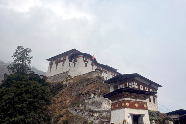 Lhuentse Travel Guide. Lhuentsse Dzong View